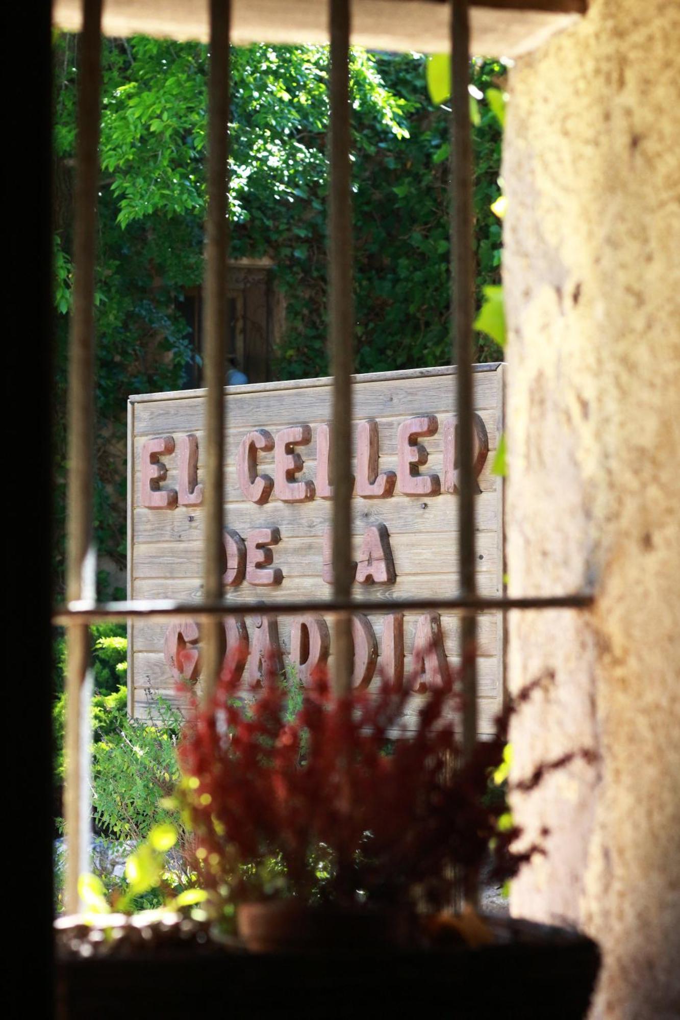El Celler De La Guardia Hotel Montserrat Bagian luar foto